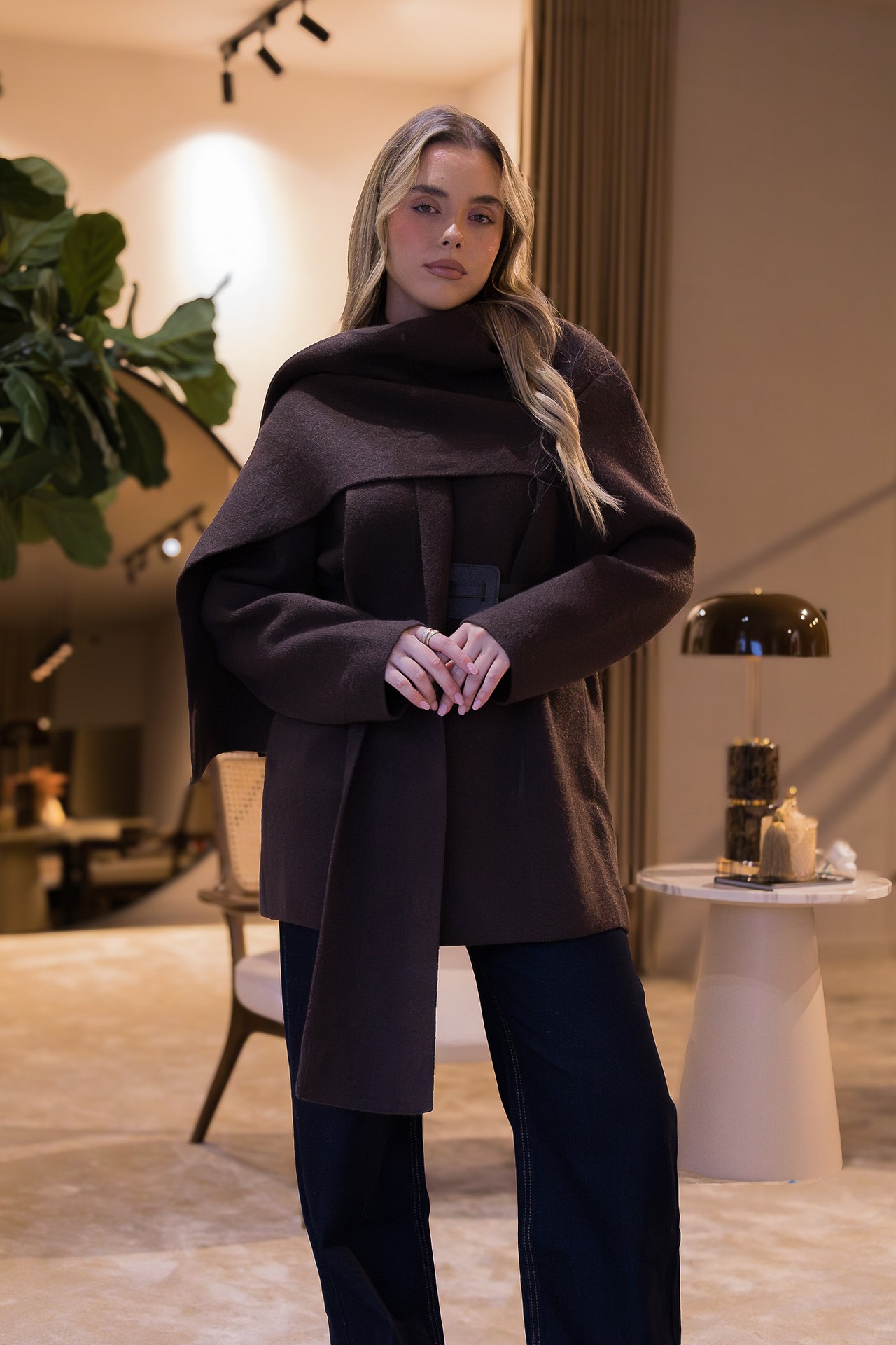 galleries_143803f8-b550-4002-bd22-6715da8337d3_1d5824a0-b5bd-4f1d-9131-d507e66ecbca_v2__thumb_l CASACO CASTANHO COM CACHECOL INTEGRADO PONTO CHIC - Image 1