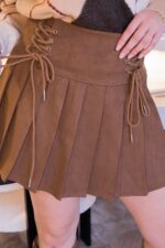 SAIA PLISSADA CAMEL COM ATILHADOS PONTO CHIC - Image 4