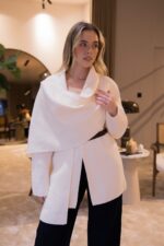 CASACO CRU COM CACHECOL INTEGRADO PONTO CHIC - Image 2