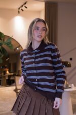 CASACO DE RISCA AZUL E CASTANHA PONTO CHIC