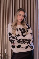 CAMISOLA BEGE COM FLORES PONTO CHIC - Image 4