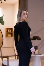 VESTIDO PRETO COM DETALHES DOURADOS PONTO CHIC - Image 5