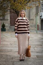 POLO CASTANHO COM RISCAS CREME E LARANJA PONTO CHIC - Image 2