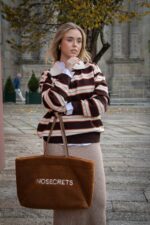 POLO CASTANHO COM RISCAS CREME E LARANJA PONTO CHIC