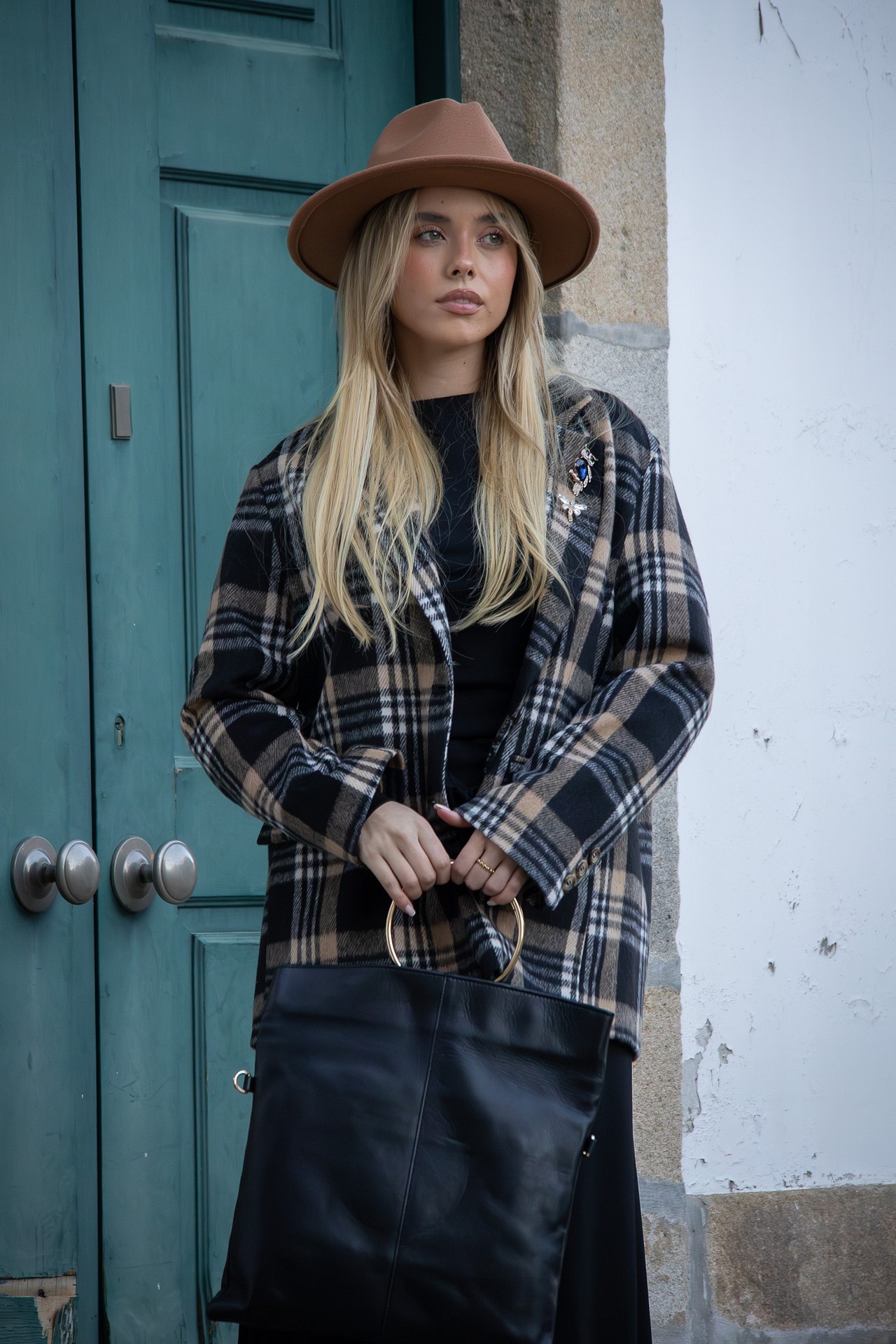 galleries_14e6fbd9-454e-4c25-bdf5-457f4f4d9247_9df65ab2-fc80-4739-92a7-27031bef7c84_v2__thumb_l BLAZER PADRÃO TARTAN BEGE E PRETO DIXIE - Image 1