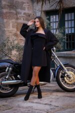 VESTIDO CURTO PRETO COM FLOR IMPERIAL - Image 2