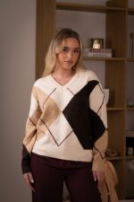 CAMISOLA DE MALHA GEOMÉTRICA BEGE E CASTANHA PONTO CHIC
