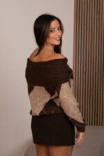 CAMISOLA CASTANHA DE GOLA ALTA COM PADRÃO LOSANGOS PONTO CHIC - Image 2