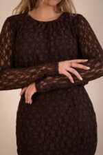 VESTIDO COMPRIDO DE RENDA CASTANHO PONTO CHIC - Image 6