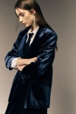 COLETE EM VELUDO AZUL COM GRAVATA DIXIE - Image 2