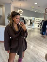 CASACO CASTANHO COM CACHECOL INTEGRADO PONTO CHIC