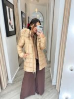 QUISPO ACOLCHOADO COM CAPUZ E PÊLO REMOVÍVEL PONTO CHIC