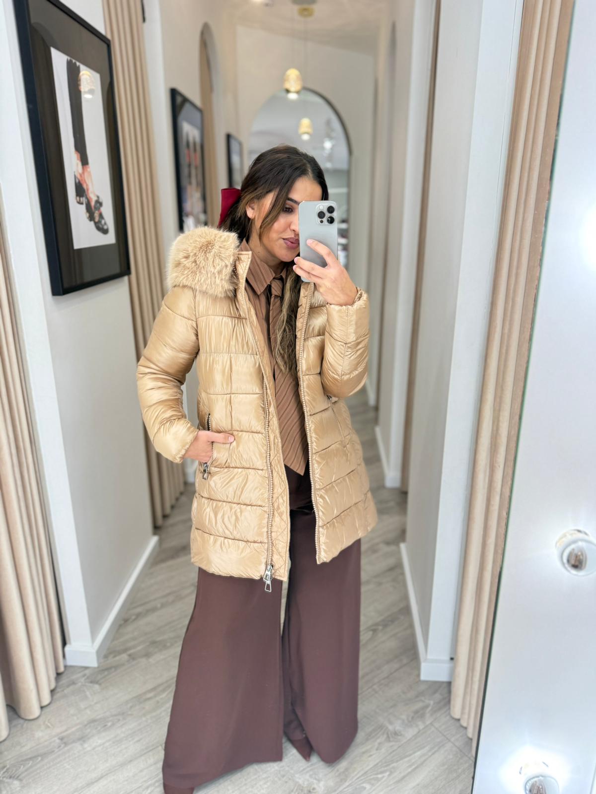 096a93f8-4f0f-4716-9ef4-8f7fe69fb9eb QUISPO ACOLCHOADO COM CAPUZ E PÊLO REMOVÍVEL PONTO CHIC - Image 1