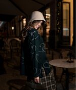 MALHA TRICOT VERDE ESCURO COM CORAÇÕES RUGA - Image 2