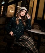 MALHA TRICOT VERDE ESCURO COM CORAÇÕES RUGA - Image 3