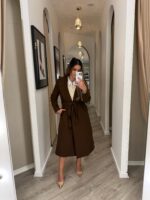 CASACO COM CINTO CASTANHO PONTO CHIC