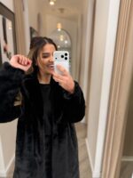 CASACO PRETO EM PÊLO PONTO CHIC - Image 4