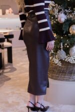 SAIA MIDI BORDO EFEITO PELE COM RACHA NA FRENTE PONTO CHIC - Image 5