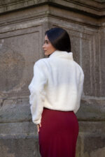 CASACO CURTO EM PÊLO COM APLICAÇÃO JOIA BRANCO PONTO CHIC - Image 5