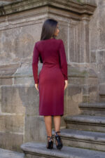 VESTIDO COM DRAPEADO E ARGOLA DECORATIVA BORDÔ PONTO CHIC - Image 4