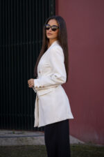 VESTIDO BLAZER COM BOTÕES DOURADOS E CINTO PONTO CHIC - Image 5