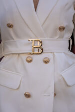 VESTIDO BLAZER COM BOTÕES DOURADOS E CINTO PONTO CHIC - Image 4