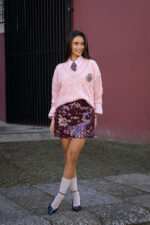 CAMISOLA DE MALHA ROSA COM DECOTE EM V E DETALHE BRILHANTE PONTO CHIC