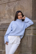 CAMISOLA DE MALHA AZUL COM BOTÕES DOURADOS PONTO CHIC - Image 2