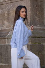 CAMISOLA DE MALHA AZUL COM BOTÕES DOURADOS PONTO CHIC - Image 4