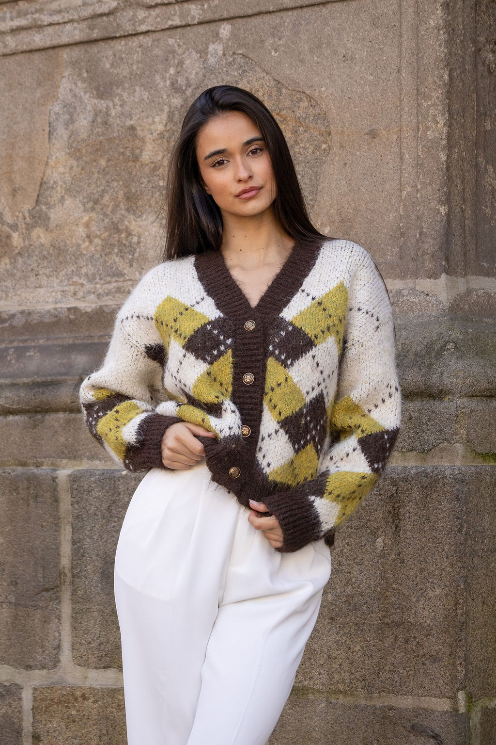 IMG_0658 CASACO DE MALHA CASTANHO E VERDE COM PADRÃO LOSANGOS PONTO CHIC - Image 1