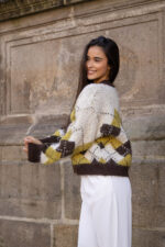 CASACO DE MALHA CASTANHO E VERDE COM PADRÃO LOSANGOS PONTO CHIC - Image 4