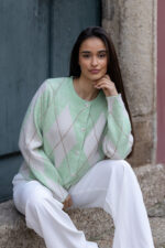 CASACO DE MALHA VERDE COM PADRÃO DE LOSANGOS PONTO CHIC