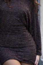 VESTIDO CASTANHO COM APLICAÇÕES BRILHANTES PONTO CHIC - Image 3