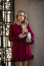 VESTIDO CURTO BORDEAUX COM FOLHOS PONTO CHIC - Image 13