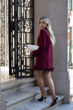VESTIDO CURTO BORDEAUX COM FOLHOS PONTO CHIC - Image 5