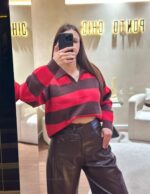 POLO CASTANHO E VERMELHO DECOTE EM V PONTO CHIC