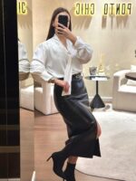 SAIA MIDI PRETA EFEITO PELE COM RACHA NA FRENTE PONTO CHIC - Image 4