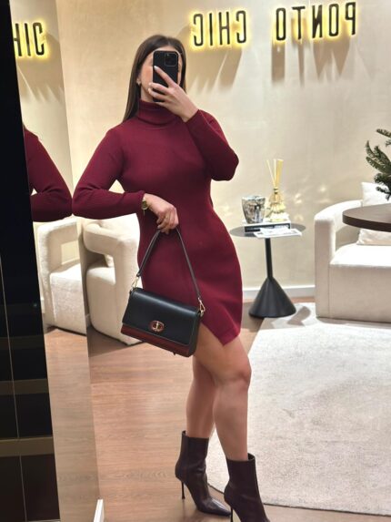 VESTIDO DE MALHA BORDEAUX COM RACHA LATERAL PONTO CHIC