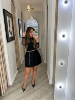 VESTIDO PRETO COM MANGAS EM TULE E CINTO IMPERIAL - Image 3