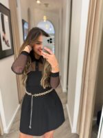 VESTIDO PRETO COM MANGAS EM TULE E CINTO IMPERIAL