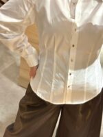 CAMISA BRANCA COM MANGAS BALÃO PONTO CHIC - Image 2