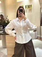 CAMISA BRANCA COM MANGAS BALÃO PONTO CHIC - Image 3