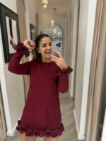 VESTIDO CURTO BORDEAUX COM FOLHOS PONTO CHIC - Image 3