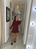 VESTIDO CURTO BORDEAUX COM FOLHOS PONTO CHIC - Image 4