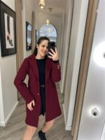 CASACO COM LAPELA CLÁSSICA E BOTÕES DOURADOS BORDÔ PONTO CHIC - Image 2