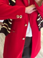 CASACO COM LAPELA CLÁSSICA E BOTÕES DOURADOS VERMELHO PONTO CHIC - Image 4