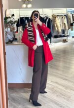 CASACO COM LAPELA CLÁSSICA E BOTÕES DOURADOS VERMELHO PONTO CHIC - Image 3