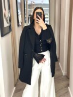 CASACO COM LAPELA CLÁSSICA E BOTÕES DOURADOS PRETO PONTO CHIC