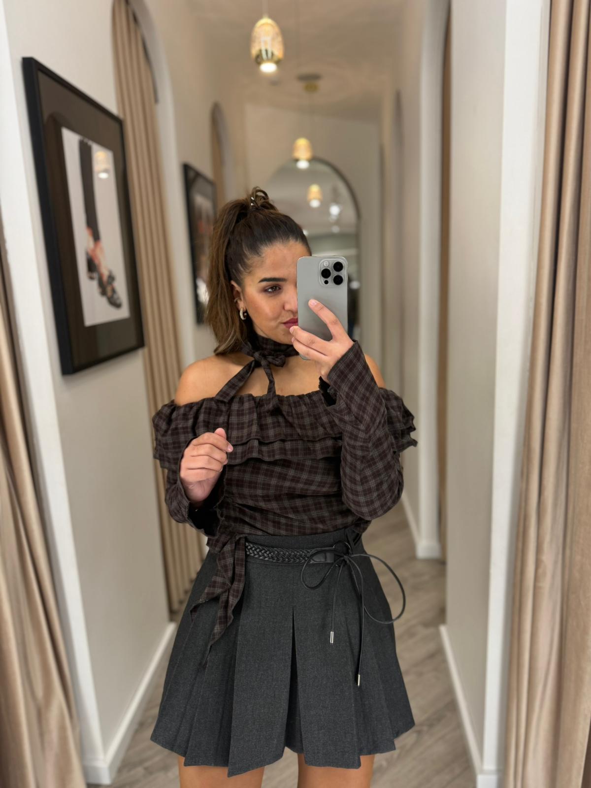 cb43ecf0-6155-436d-9e73-db7234cc177c CAMISOLA CASTANHA COM PADRÃO XADREZ PONTO CHIC - Image 1