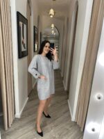 VESTIDO DE MALHA CINZA COM BOTÃO DOURADO PONTO CHIC - Image 2